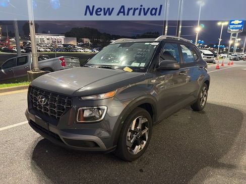 Used 2025 Hyundai Venue SEL FWD image 1