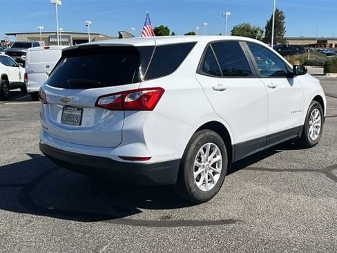Used 2021 Chevrolet Equinox LS w/ LS Convenience Package FWD image 3