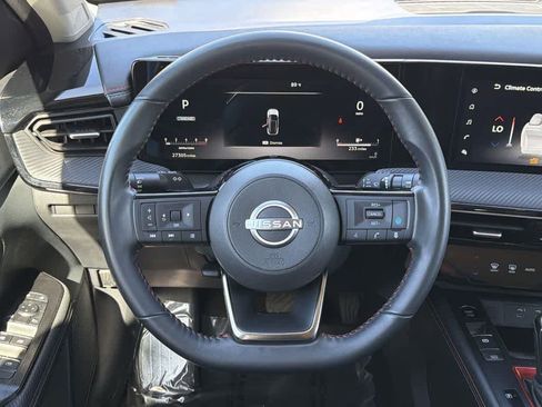 Used 2025 Nissan Kicks SR image 12