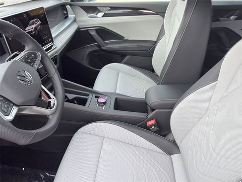 New 2026 Volkswagen Tiguan SE R-Line image 15