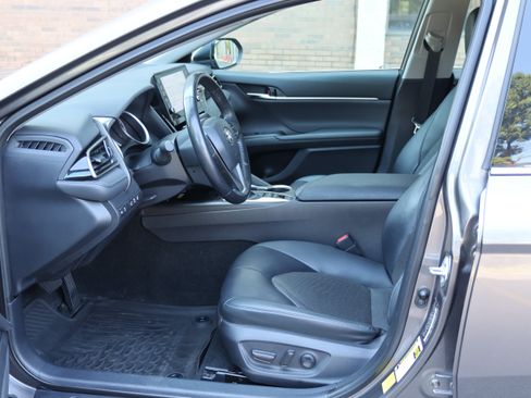 Used 2022 Toyota Camry XLE FWD image 21