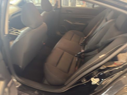 Used 2024 Nissan Altima 2.5 SV image 9