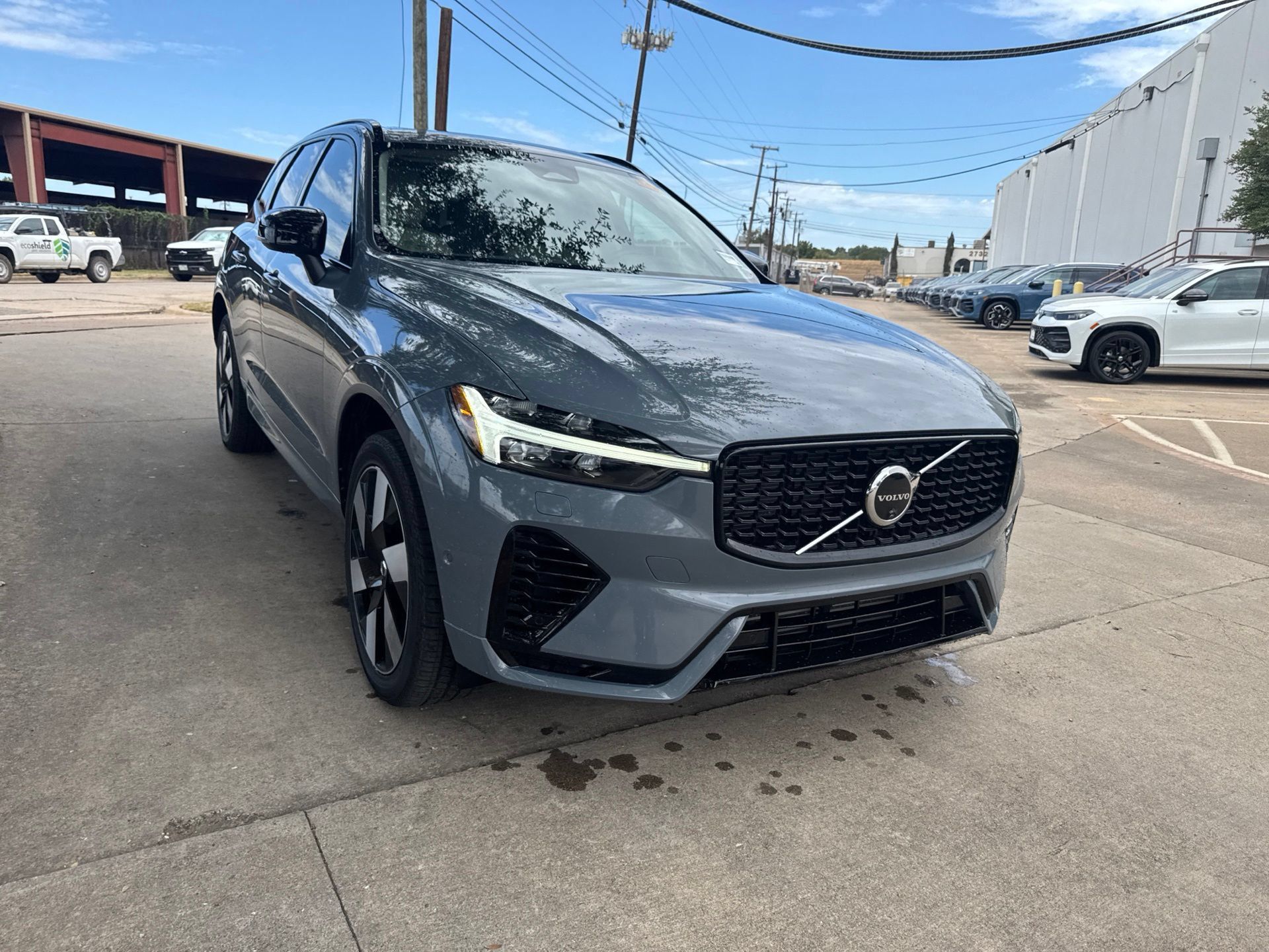 Used 2024 Volvo XC60 T8 Plus w/ Protection Package Premier AWD/4WD image 4