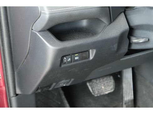 Used 2021 Toyota RAV4 LE AWD/4WD image 14
