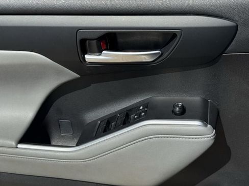 Certified 2024 Toyota Highlander XLE FWD image 23
