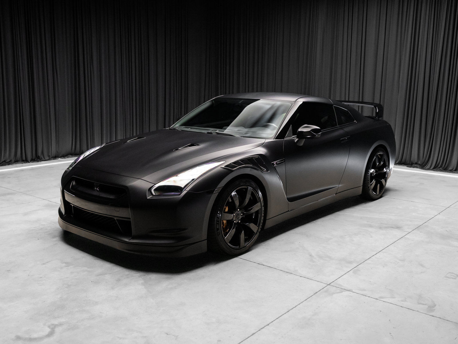 Used 2009 Nissan GT-R Premium AWD/4WD image 24