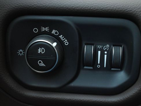 Used 2025 RAM 1500 Laramie AWD/4WD image 18