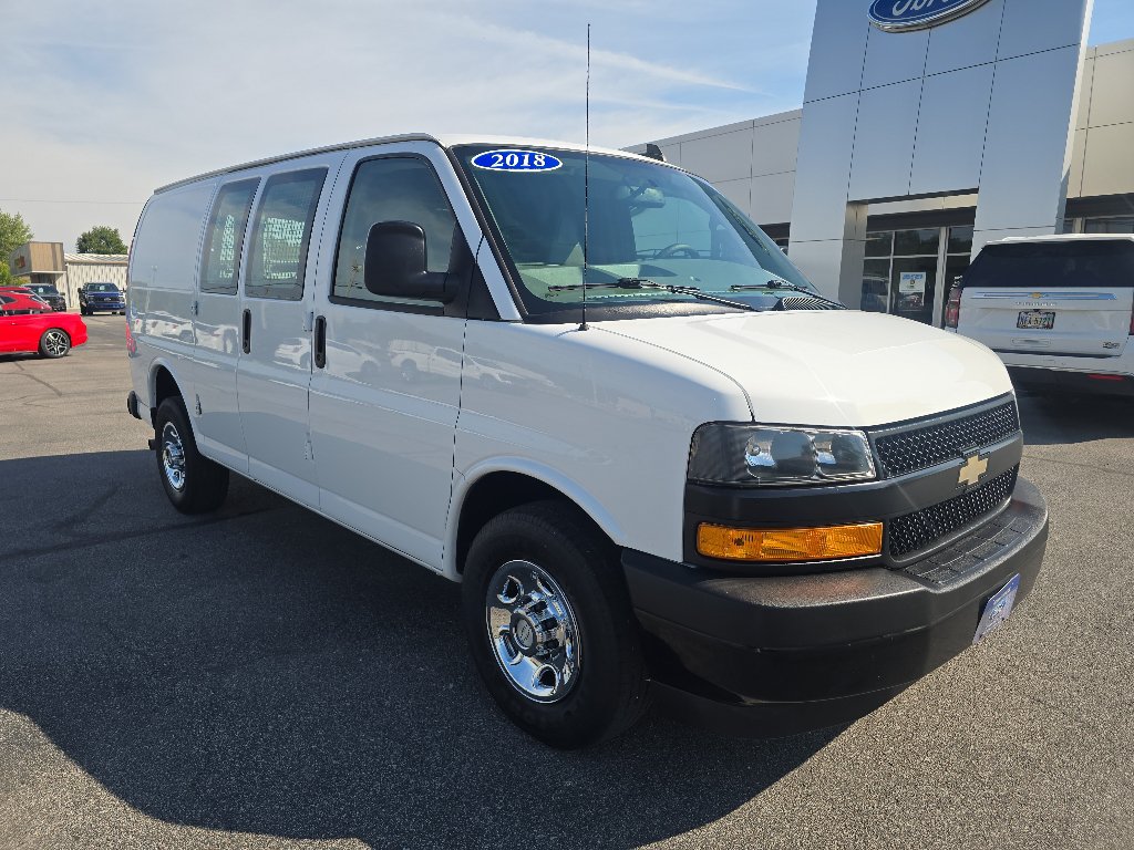 Used 2018 Chevrolet Express 2500 w/ Driver Convenience Package RWD image 4