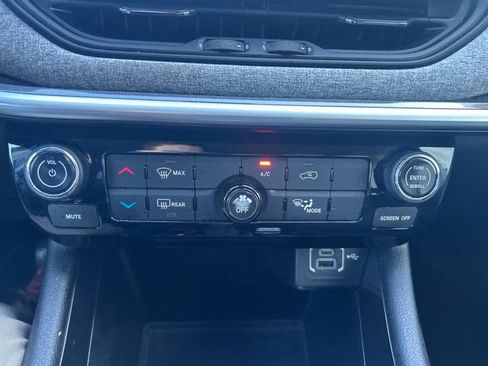 Used 2022 Jeep Compass Latitude AWD/4WD image 27