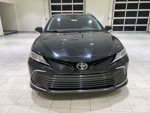 Used 2022 Toyota Camry LE w/ Convenience Package image 8