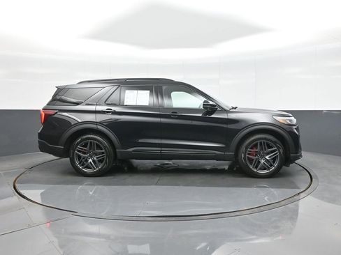 Used 2025 Ford Explorer ST-Line w/ Premium Package image 8