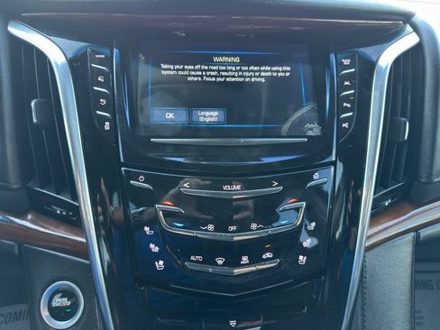 Used 2019 Cadillac Escalade ESV Luxury image 34