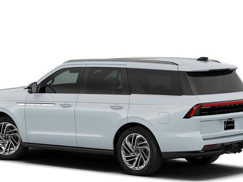 New 2026 Lincoln Navigator Reserve AWD/4WD image 25