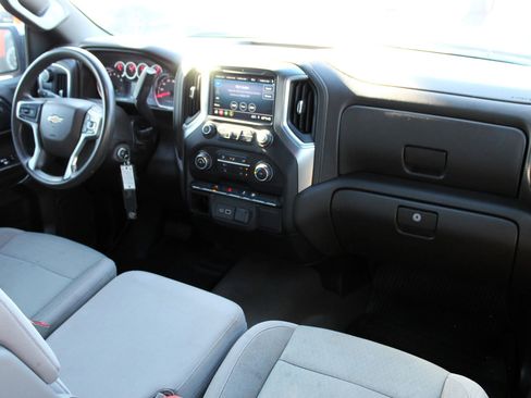 Used 2020 Chevrolet Silverado 1500 LT image 18