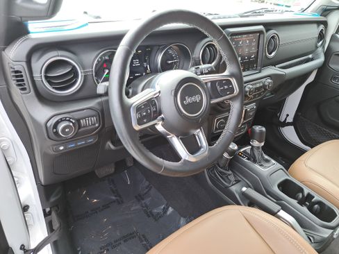 Used 2021 Jeep Wrangler Unlimited Sahara w/ Cold Weather Group image 15