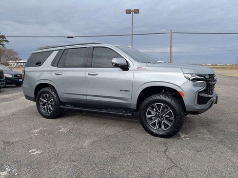 Used 2024 Chevrolet Tahoe Z71 w/ Luxury Package image 3