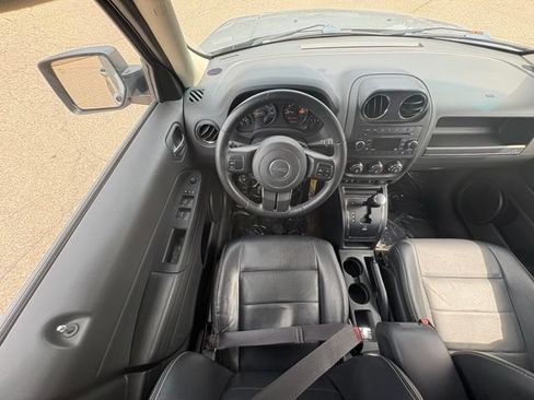 Used 2015 Jeep Patriot High Altitude AWD/4WD image 21