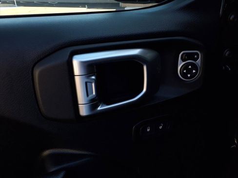 Used 2019 Jeep Wrangler Unlimited Sport image 17