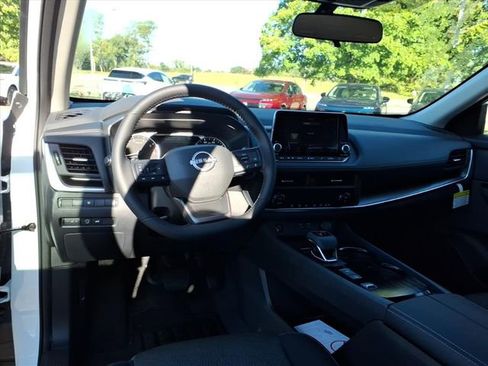 Certified 2026 Nissan Rogue SV image 10