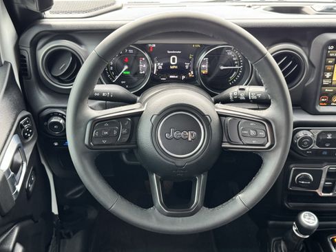 Used 2023 Jeep Wrangler Unlimited w/ Sun & Screen Package AWD/4WD image 17