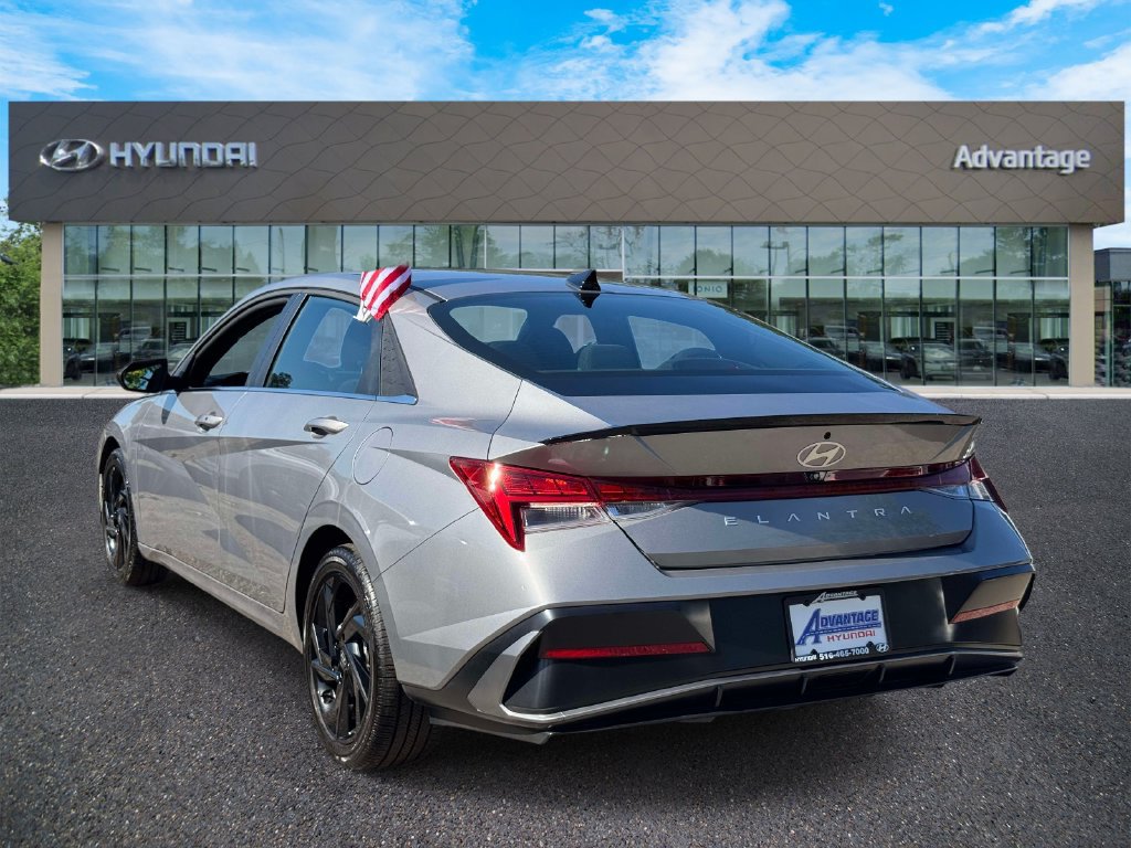 Used 2026 Hyundai Elantra SEL Sport Premium FWD image 5