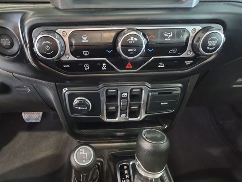 Used 2023 Jeep Wrangler Unlimited Sahara AWD/4WD image 23