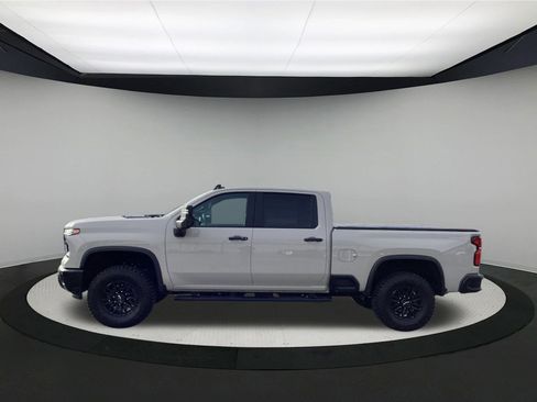 Used 2026 Chevrolet Silverado 2500 ZR2 w/ LPO, Dark Essentials Package image 5