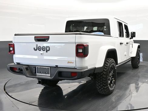 Used 2024 Jeep Gladiator Sport image 5