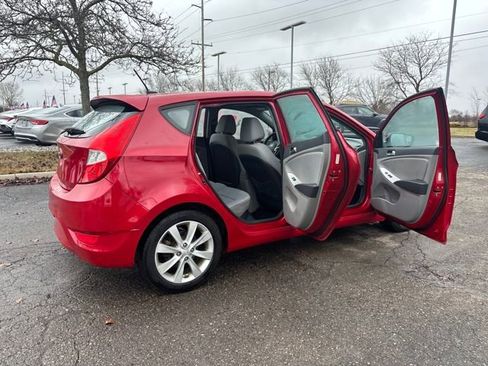 Used 2012 Hyundai Accent SE image 22