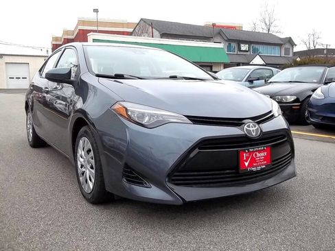 Used 2017 Toyota Corolla LE image 2