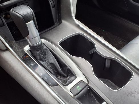 Used 2018 Honda Accord EX image 19