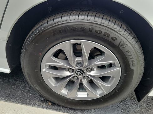 Used 2026 Toyota Sienna XLE FWD image 29