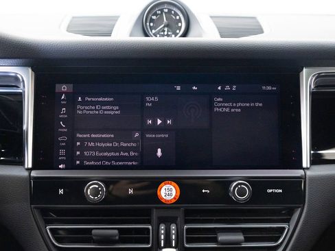 Certified 2025 Porsche Macan AWD/4WD image 21