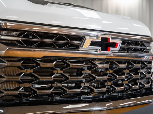 Used 2024 Chevrolet Silverado 1500 ZR2 image 7