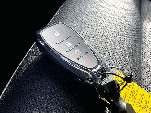 Used 2025 Chevrolet Trax RS w/ Driver Confidence Package image 11