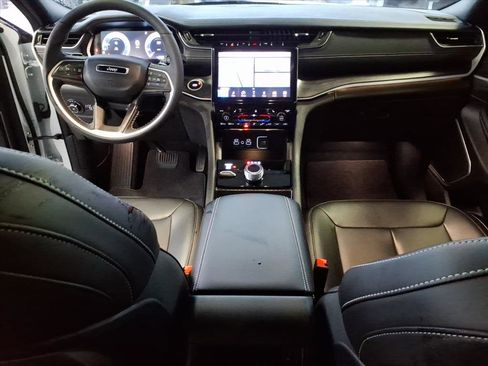 Used 2025 Jeep Grand Cherokee Limited w/ Black Appearance Package image 22