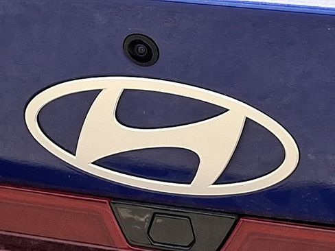 Certified 2025 Hyundai Elantra Limited FWD image 29