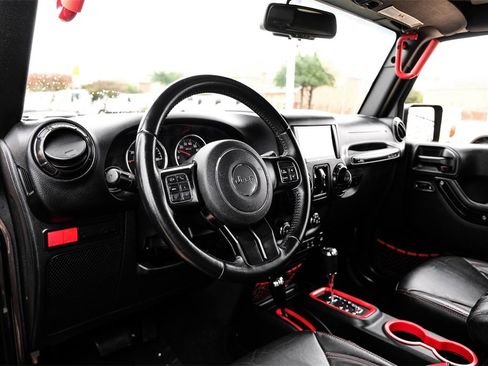 Used 2017 Jeep Wrangler Unlimited Rubicon image 2