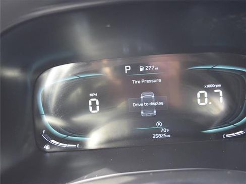 Used 2023 Kia Soul LX w/ LX Technology Package image 13