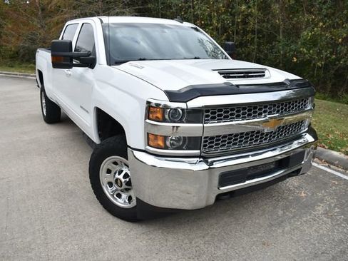 Used 2019 Chevrolet Silverado 2500 LT image 2