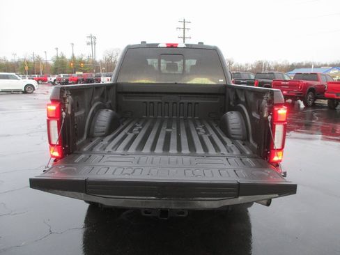 Used 2022 Ford F250 Lariat w/ Black Appearance Package image 7