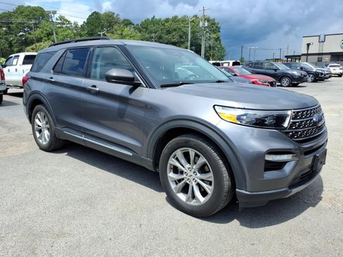 Used 2022 Ford Explorer XLT w/ Equipment Group 202A RWD image 6