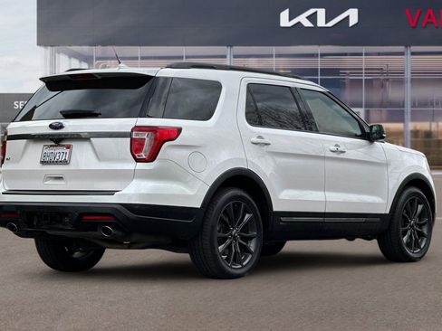 Used 2019 Ford Explorer XLT w/ Equipment Group 202A image 4