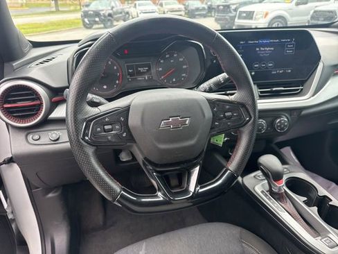 Used 2025 Chevrolet Trax RS w/ Driver Confidence Package FWD image 17