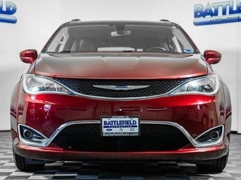 Used 2020 Chrysler Pacifica Touring-L image 2