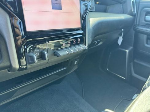 Used 2026 RAM 2500 Laramie AWD/4WD image 26
