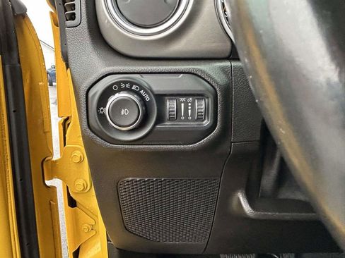 Used 2018 Jeep Wrangler Unlimited Sahara image 20