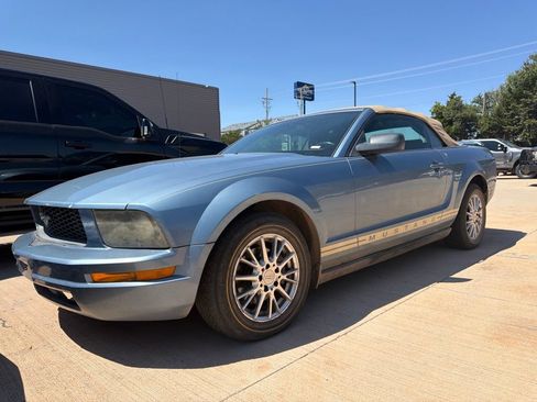 Used 2005 Ford Mustang Convertible RWD image 1