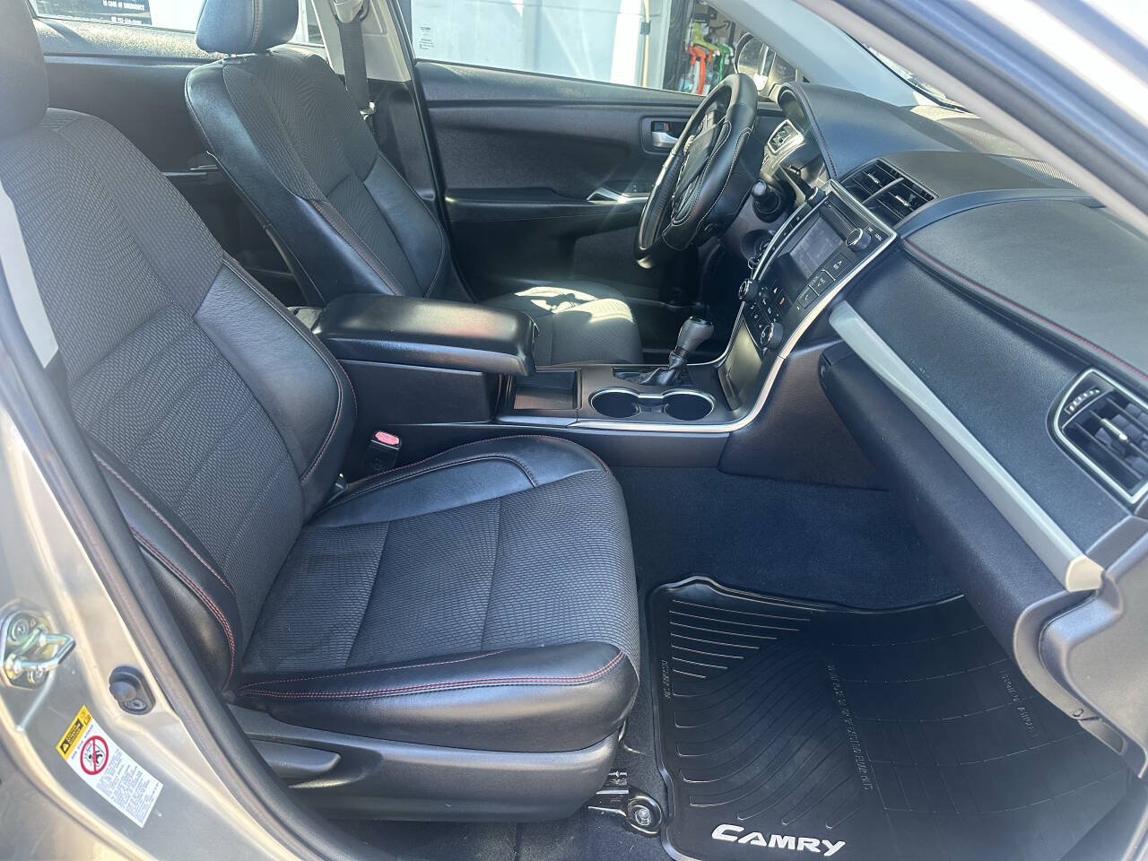 Used 2017 Toyota Camry SE FWD image 13