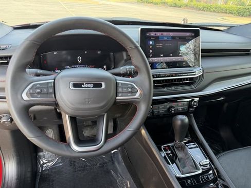 Used 2025 Jeep Compass Trailhawk w/ Trailhawk Elite Group image 18